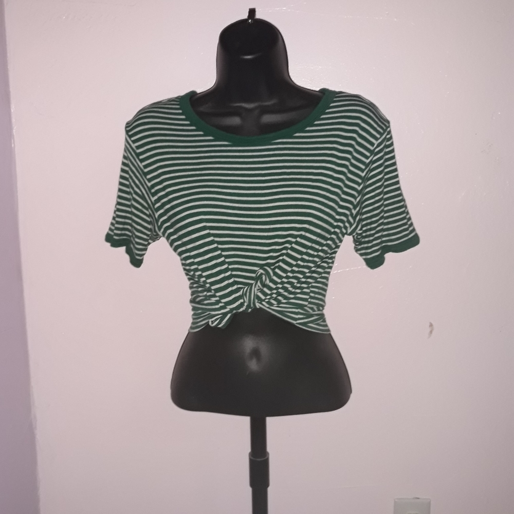 Loose green and white striped short sleeve